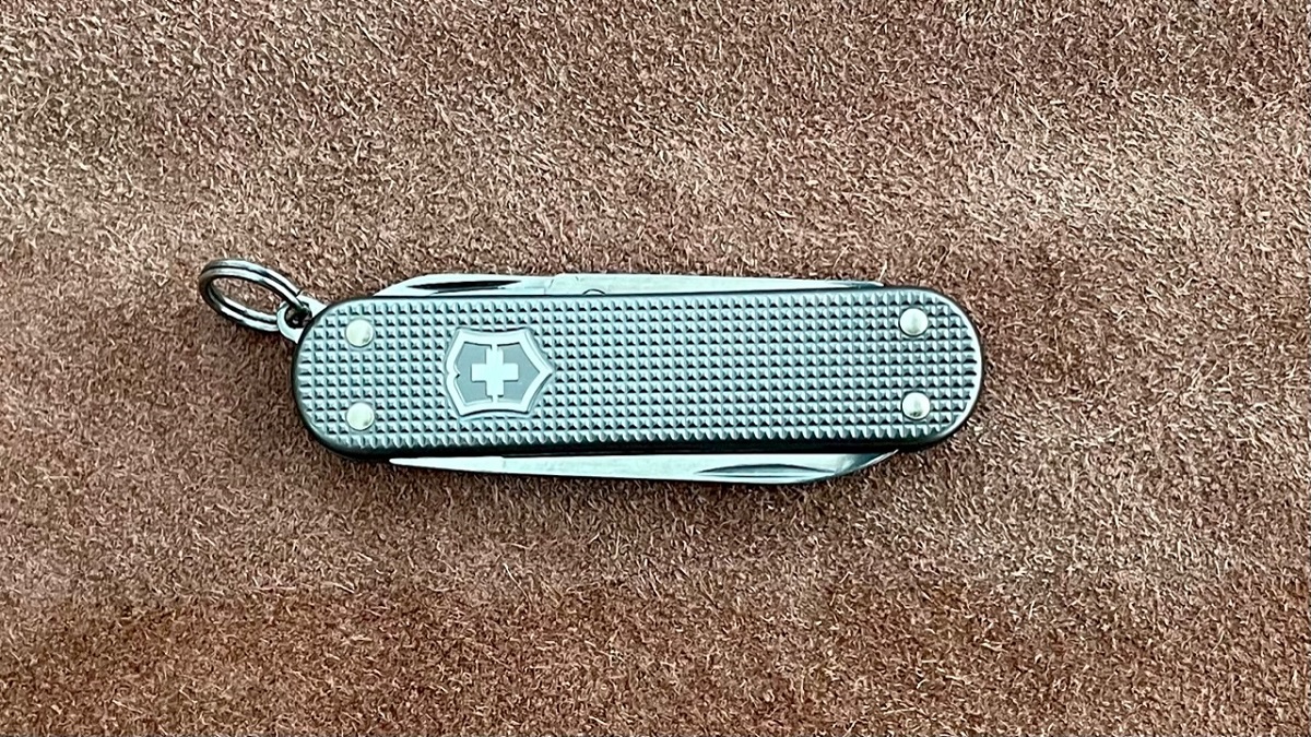 Canif Victorinox classic Alox édition limitée 2022 Gris tonnerre