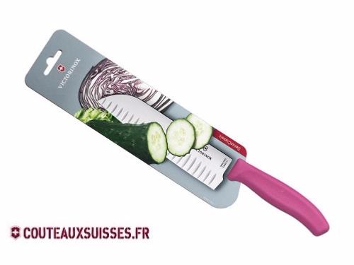 Santoku Victorinox Swiss Classic - lame alvéolée 17 cm - manche rose